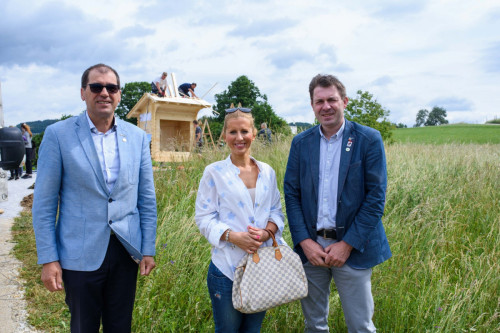 Postavitev ucnega cebelnjaka 4.6.2020 foto Gasper Stopar (1)