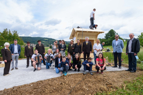 Postavitev ucnega cebelnjaka 4.6.2020 foto Gasper Stopar (2)